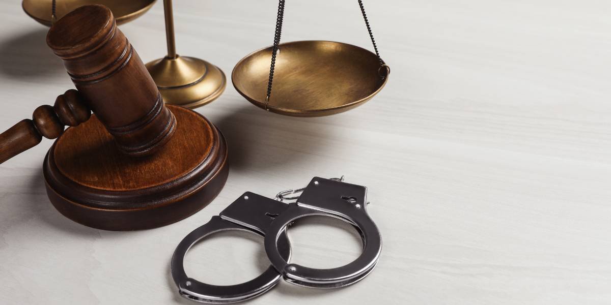 Cuál es la diferencia entre los antecedentes penales y los antecedentes judiciales
